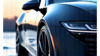 Voiture noire brillante après un lavage extérieur prestige Orbita Lavage